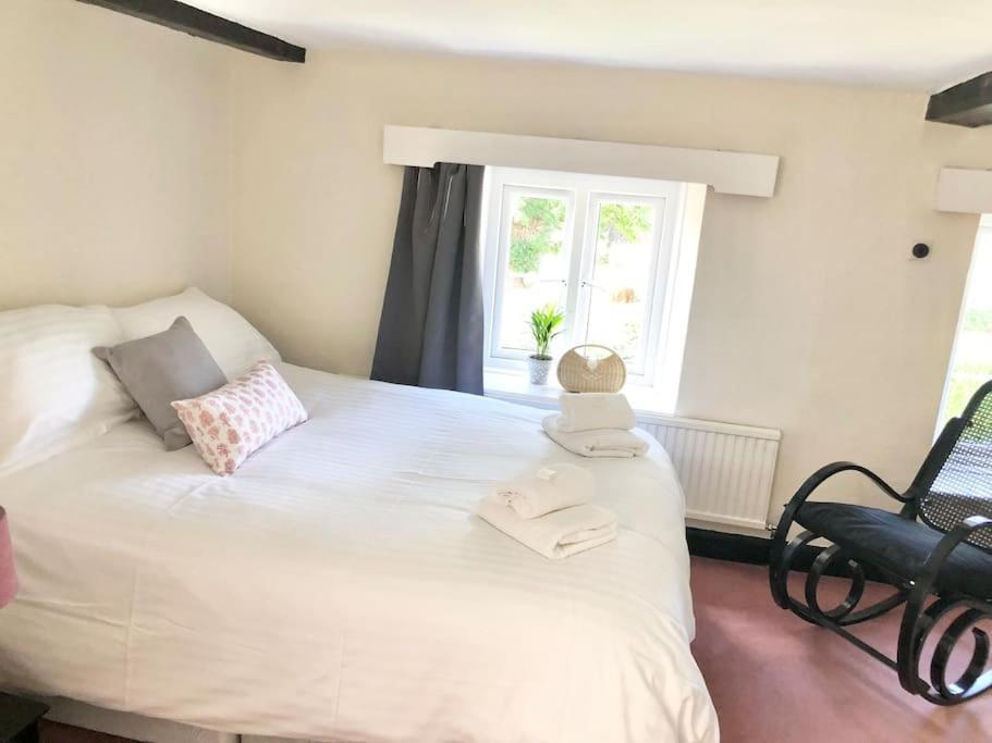 Cosy Farmhouse Escape In Monmouthshire Villa Wolves Newton Exterior photo