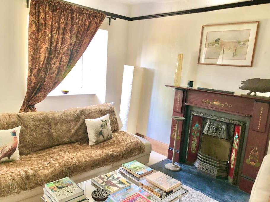 Cosy Farmhouse Escape In Monmouthshire Villa Wolves Newton Exterior photo