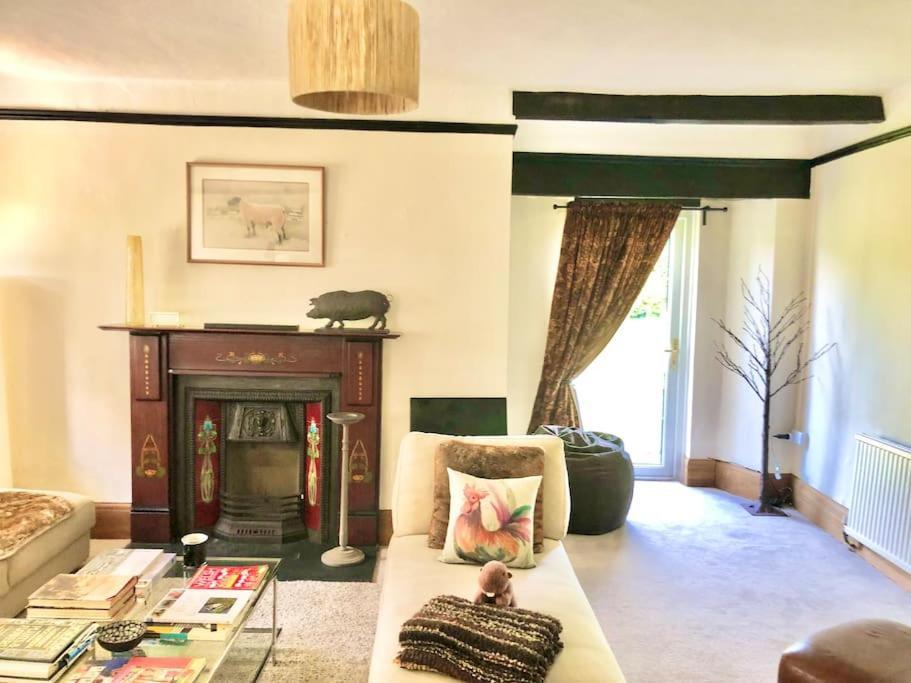 Cosy Farmhouse Escape In Monmouthshire Villa Wolves Newton Exterior photo