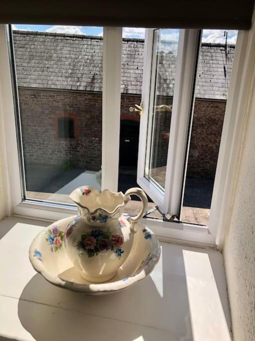Cosy Farmhouse Escape In Monmouthshire Villa Wolves Newton Exterior photo