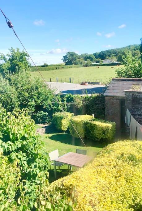 Cosy Farmhouse Escape In Monmouthshire Villa Wolves Newton Exterior photo